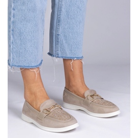 Creamy moccasins from Ekozamsz with zircons 1