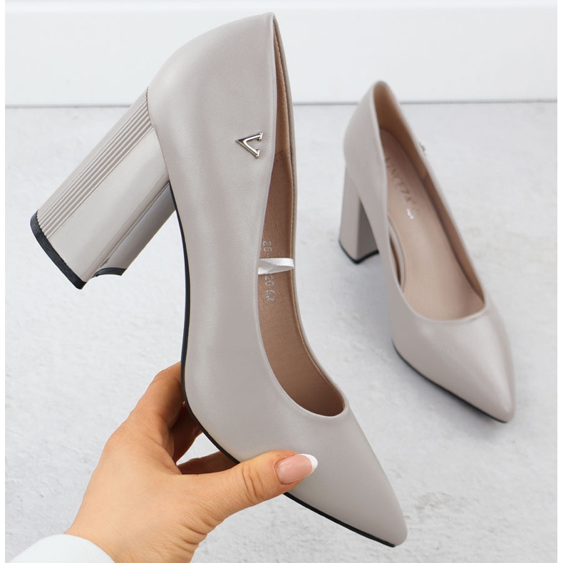 Women's pumps on a decorative gray pillar Vinceza 62220 grey 1