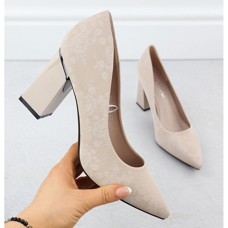 Women's pumps with flowers on the Vinceza 62223 beige post 1