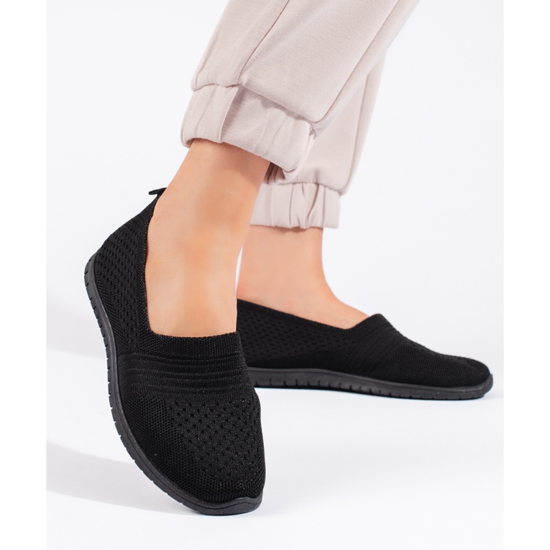 Black sports slip-on shoes 2