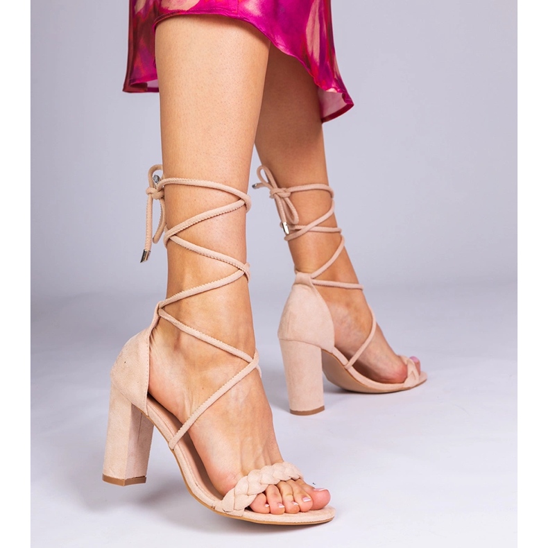 Beige sandals tied on the post 1