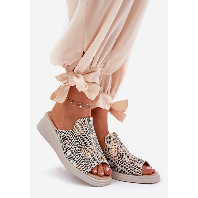 Women's wedges with wedge with a castle animal pattern beige 1