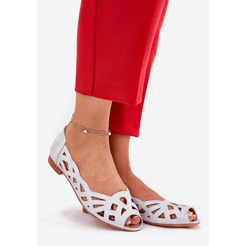 Jezzi Silver openwork ballerinas with bare fingers 1