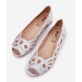 Jezzi Silver openwork ballerinas with bare fingers 2
