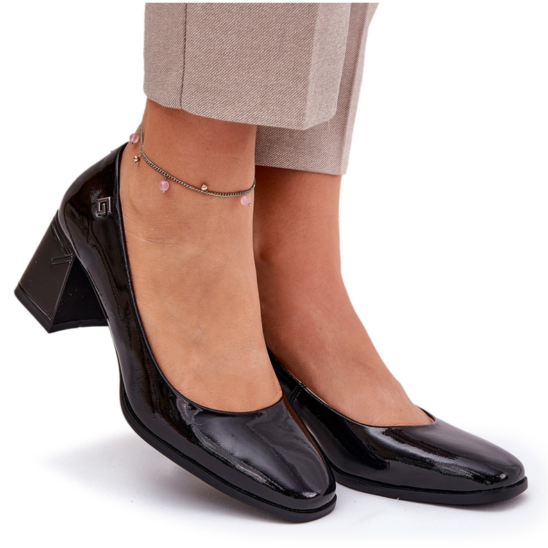 Leather lacquered women's pumps on the Vinceza 91130 black post 5