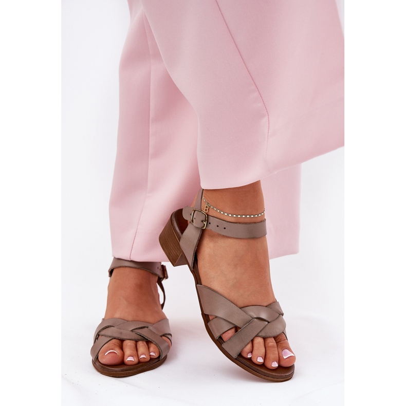 Leather sandals with a delicate Zazoo 40372 dark -bearing beige 2