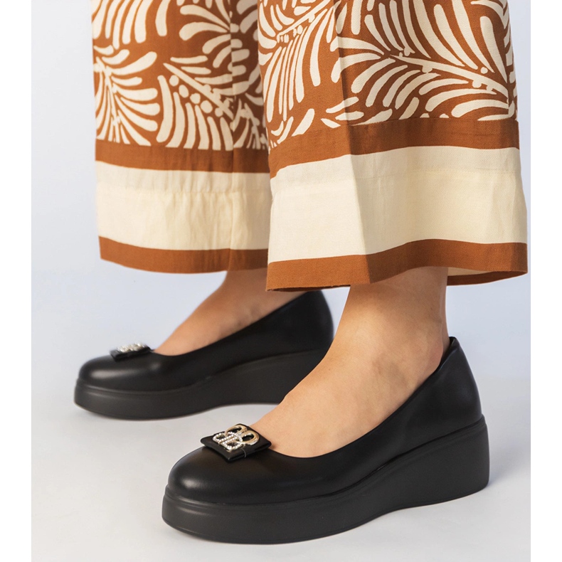 Black shoes on the platform with a zircon decoration 1 Black shoes on the platform with a zircon decoration 1