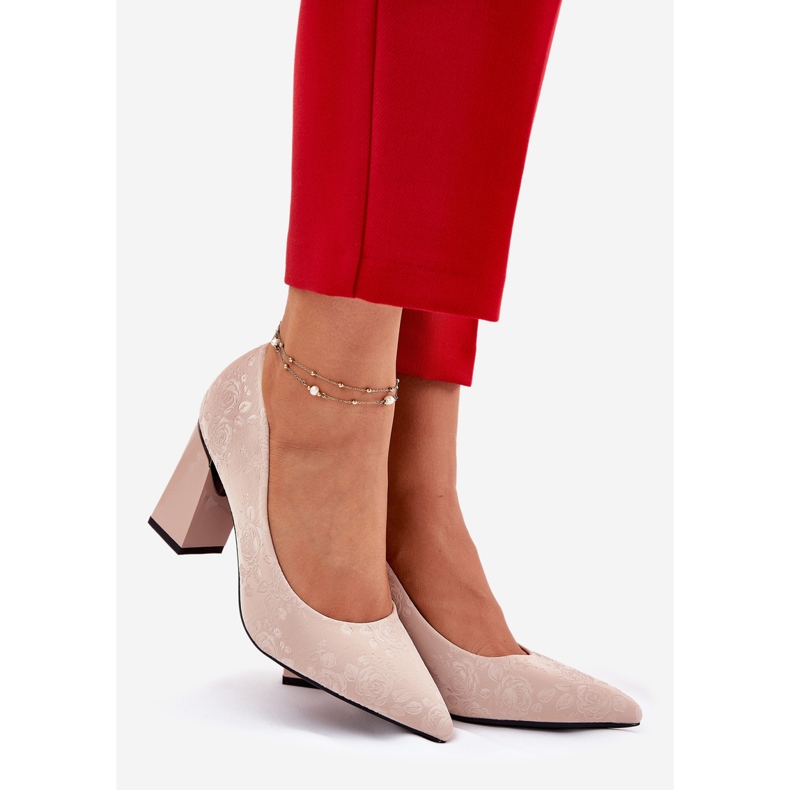 Vinceza Elegant pumps on the Vincez 62223 beige pillar 1