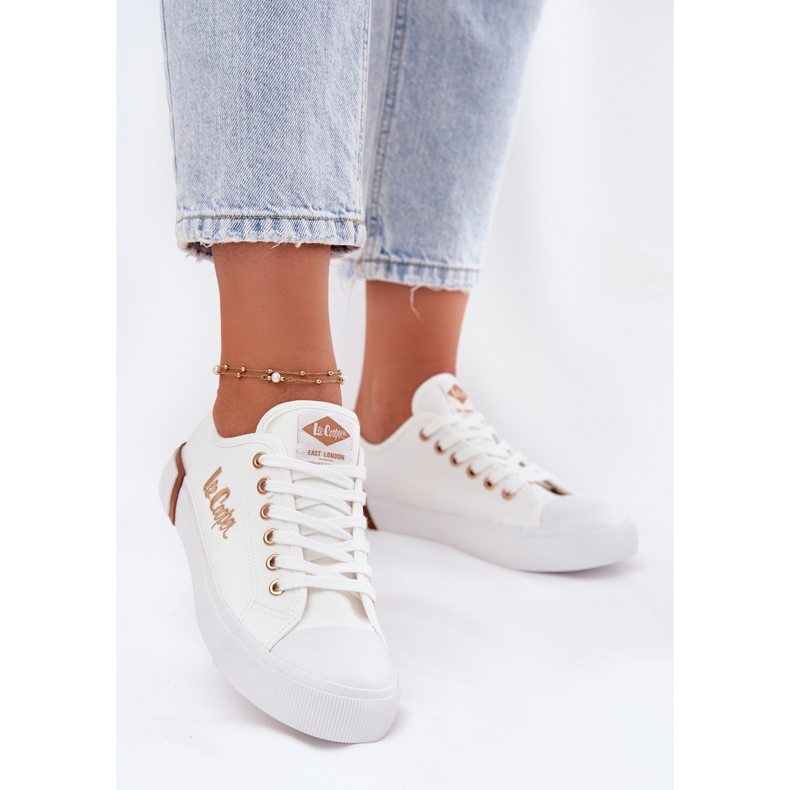 Women's material sneakers Lee Cooper LCW-25-31-3428L white 2