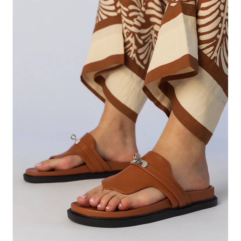 Brown flip -flops elegant with an ornament 1 Brown flip -flops elegant with an ornament 1