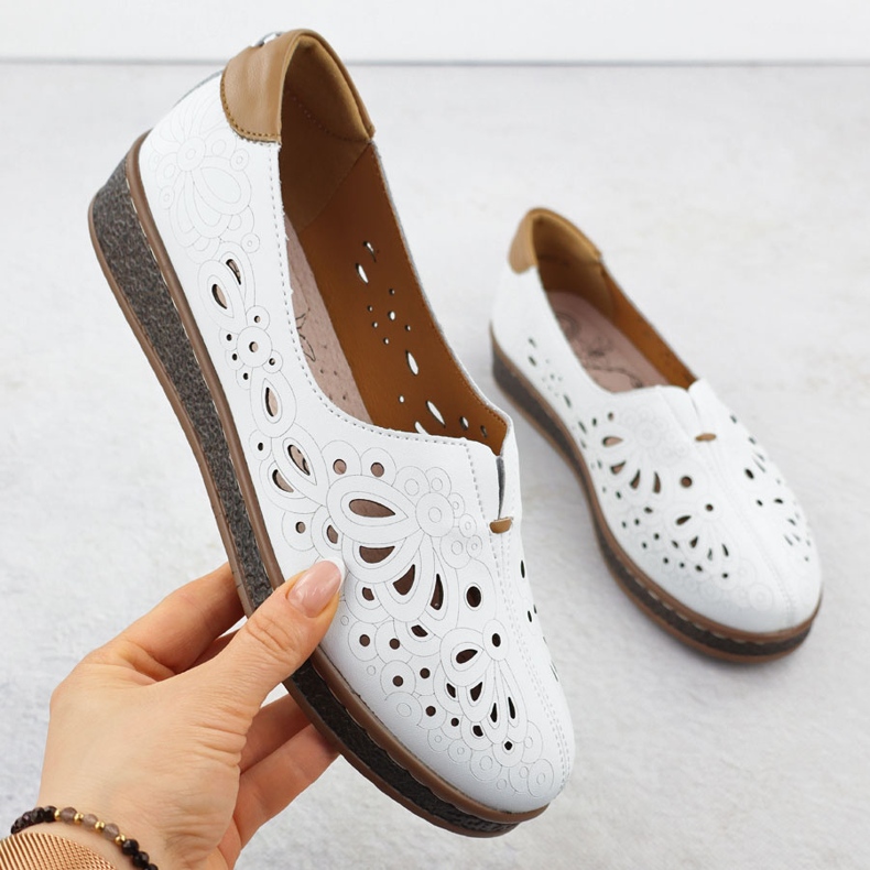 Openwork women's leather shoes on the elevation of the White Evento 7007 1