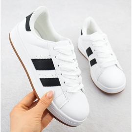 Women's sports shoes white news 8233 1