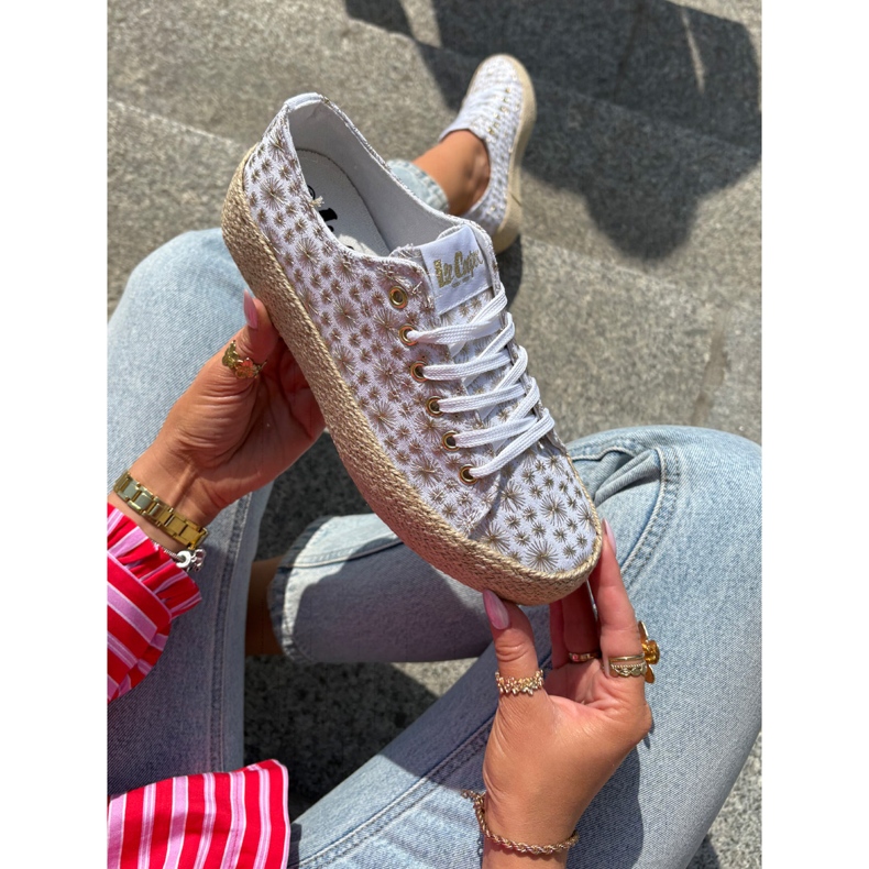 Patrouched women's sneakers on the platform with Lee Cooper LCW-25-08-3648L white and gold 1