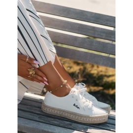 Women's sneakers with Lee Cooper LCW-25-44-3217 braid white 2
