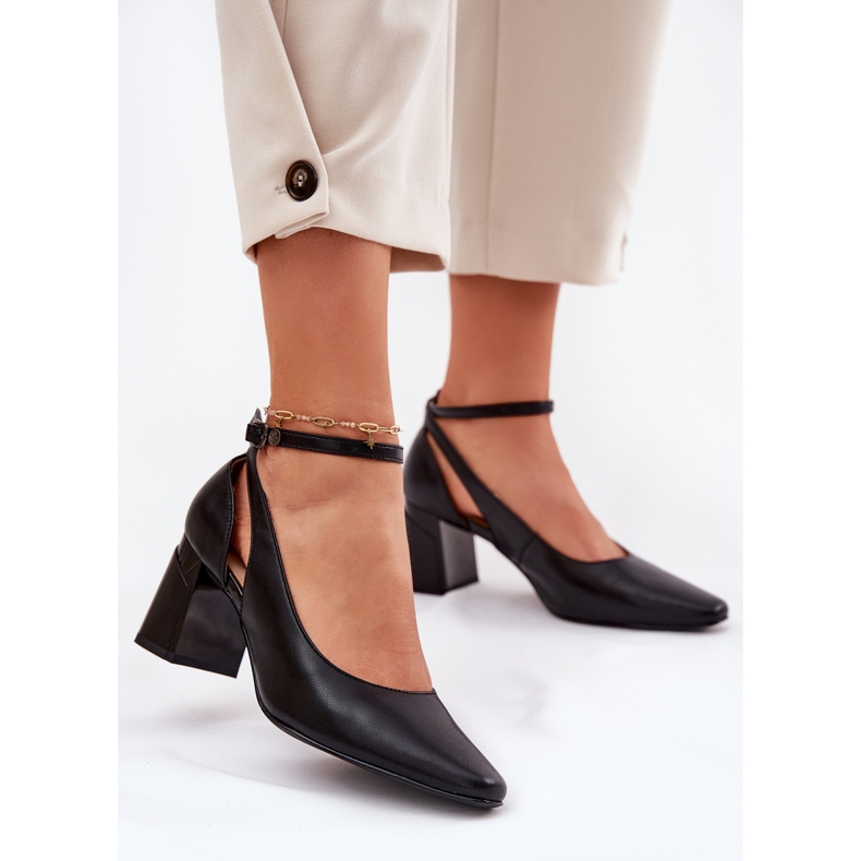 Leather pumps on the post Maciejka K6816-01 Black 2