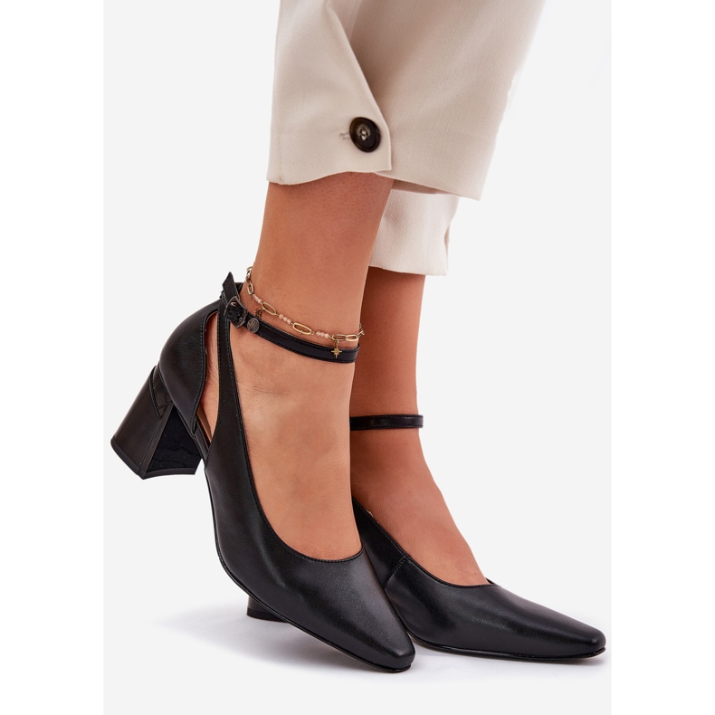 Leather pumps on the post Maciejka K6816-01 Black 1