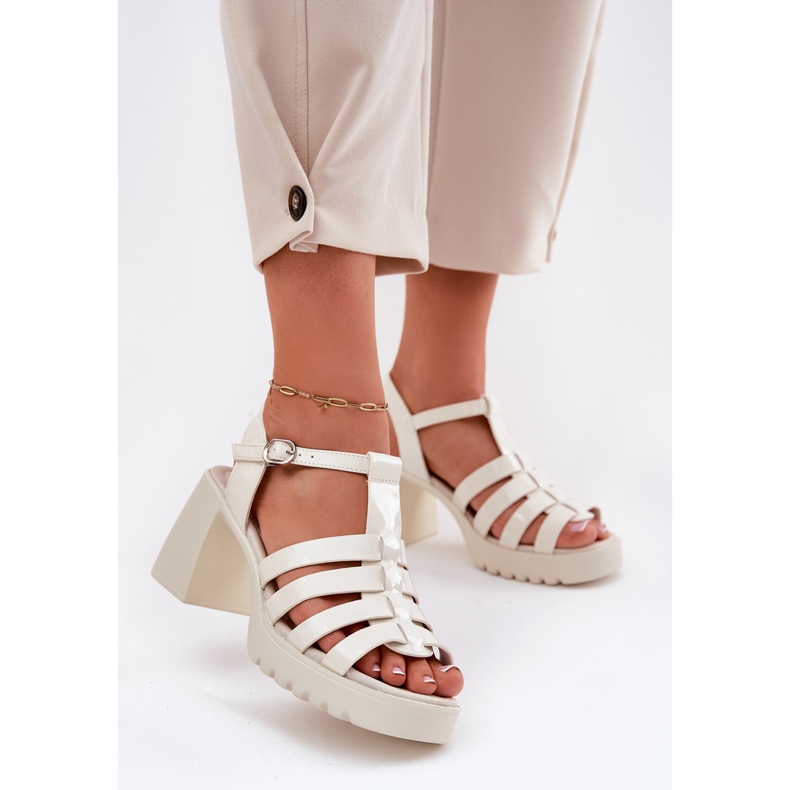 Painted women's leather sandals on the Vinceza 66621 light beige pillar 2
