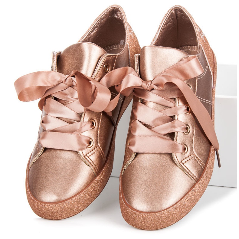 L&H Sneakers tied with a ribbon pink 2