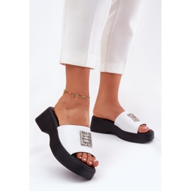 Women's leather flip flops with a Vinceza 79526 white 2