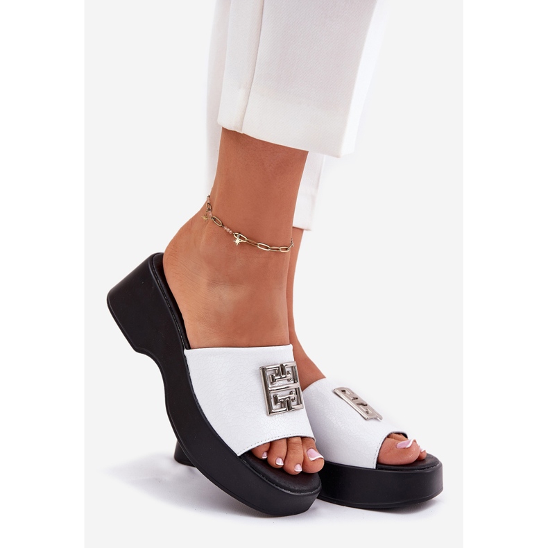 Women's leather flip flops with a Vinceza 79526 white 1