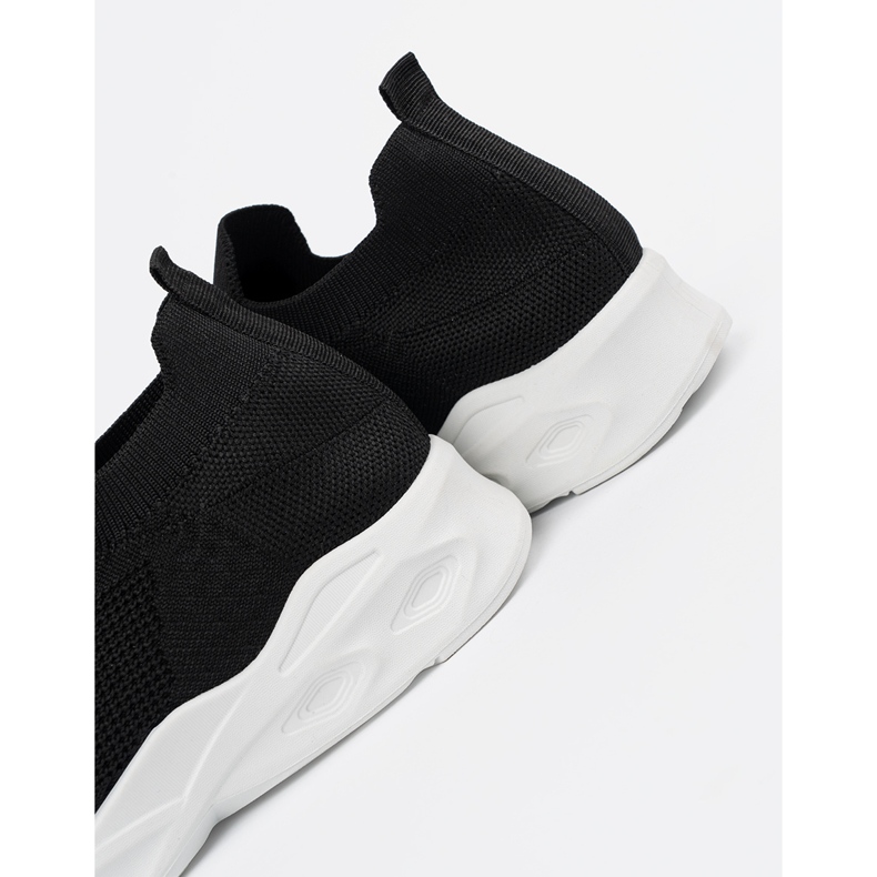 Women's sports boots, black slipped 2