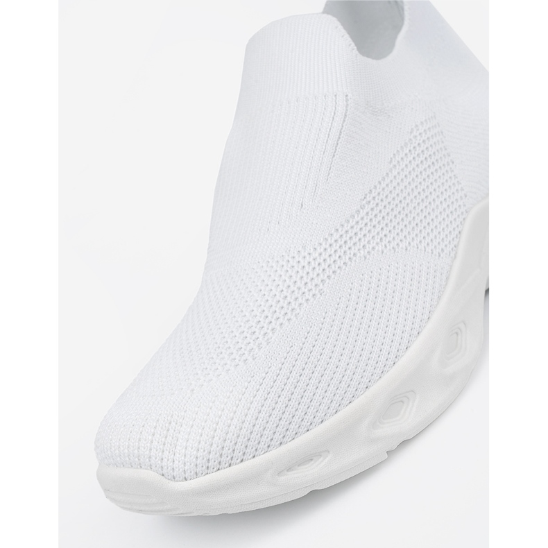 Women's sports shoes in white 1