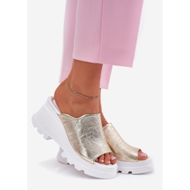 Leather wedges on the Artiker 56C0435 PLN golden 1