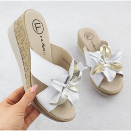 Leather wedges with flower white Filippo DK7039 flower 1