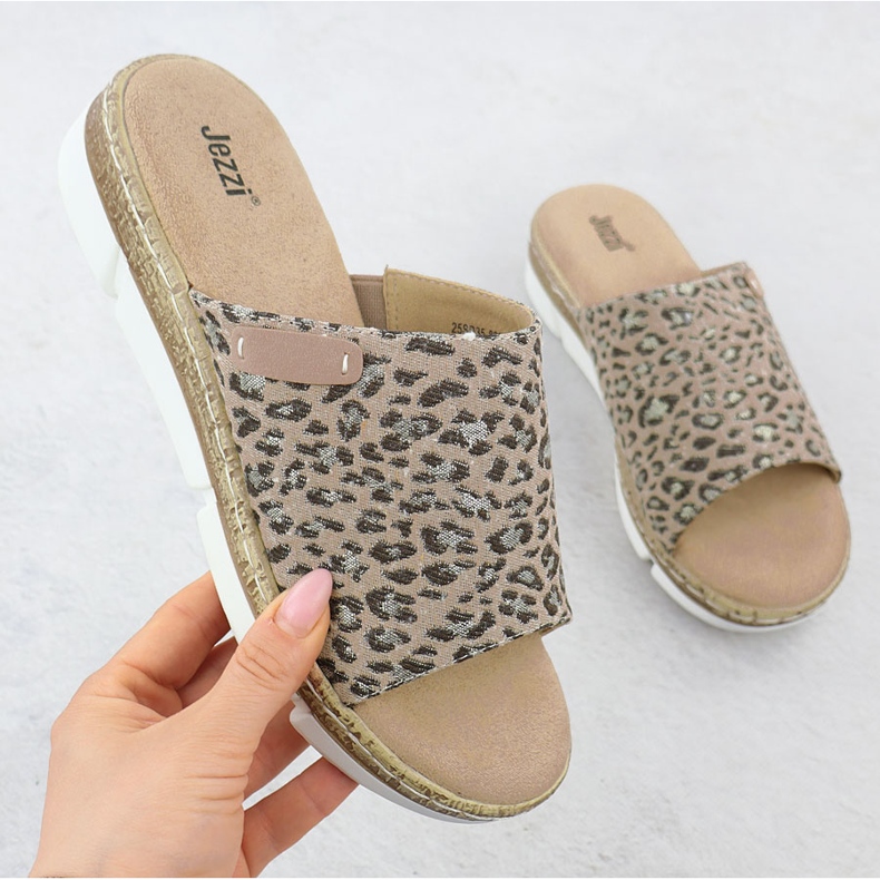 Women's flip flops on a leopard print beige Jezzi 8832 1
