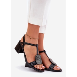 Vinceza Leather lacquered women's sandals on the post with the decoration of Vincez 91134 black 1 Vinceza Leather lacquered women's sandals on the post with the decoration of Vincez 91134 black 1