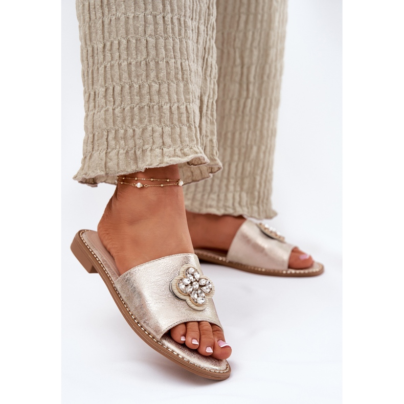 S.Barski Flat-heeled women's flip flops with a decorative detail S. Barski KV51-087 PLN golden 2