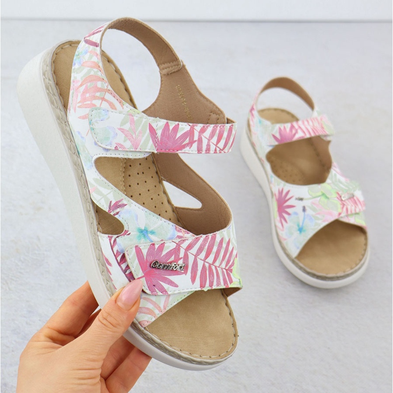 Women's sandals on wedge with white flowers Evento 1