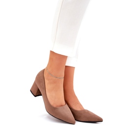 Women's pumps with pointed toes on the khaki post 1
