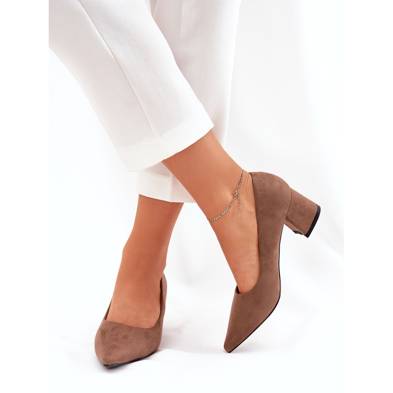 Women's pumps with pointed toes on the khaki post 3