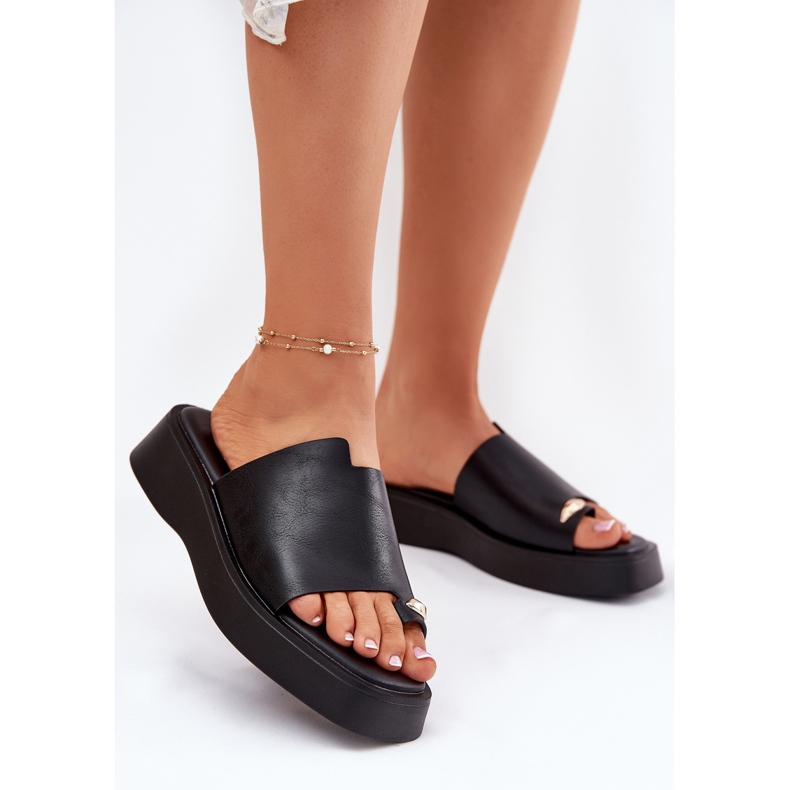 EVento Women's flip flops on the platform with a decorative detail black 2 EVento Women's flip flops on the platform with a decorative detail black 2