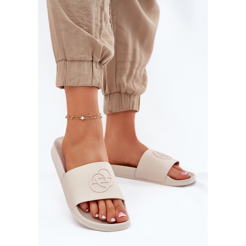 EVento Lightweight women's slippers with decorative pressing beige 2