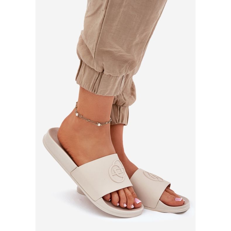 EVento Lightweight women's slippers with decorative pressing beige 1