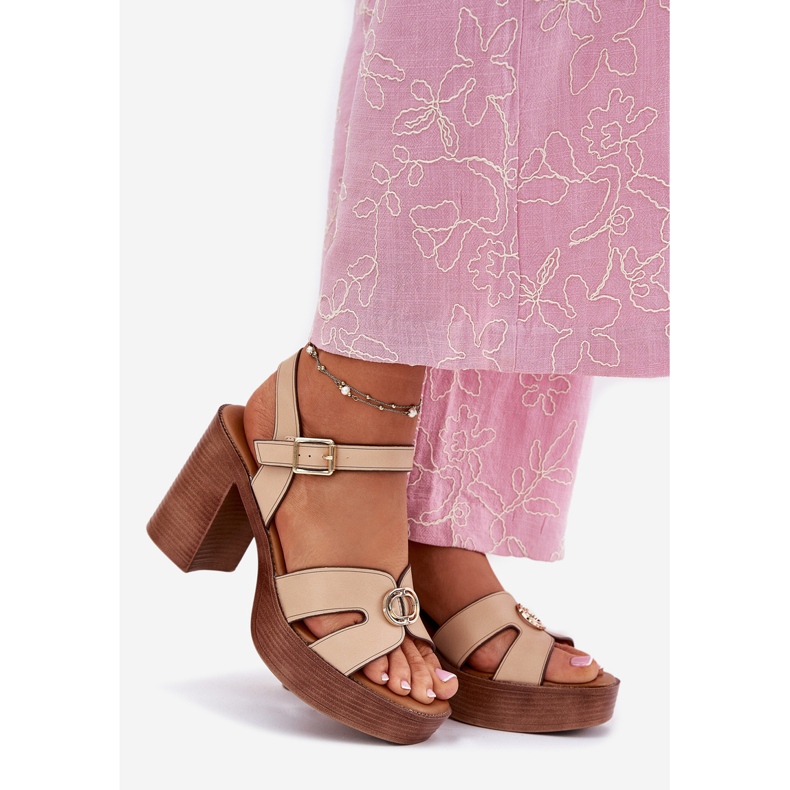 EVento Women's sandals on the post with a golden decoration beige 1 EVento Women's sandals on the post with a golden decoration beige 1
