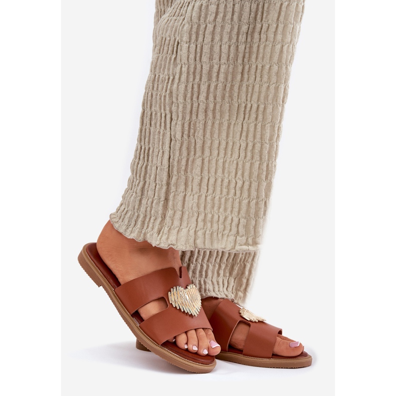 EVento Flat -heeled women's flip flops with a golden decoration camel brown 1 EVento Flat -heeled women's flip flops with a golden decoration camel brown 1