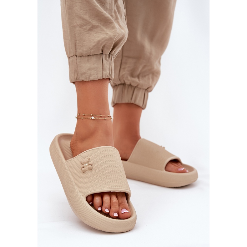 Women's foam flip flops on the platform with a Vinceza teddy bear 75210 beige 2 Women's foam flip flops on the platform with a Vinceza teddy bear 75210 beige 2