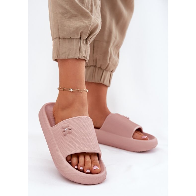 Women's foam flip flops on the platform with a vinceza teddy bear 75210 pink 2 Women's foam flip flops on the platform with a vinceza teddy bear 75210 pink 2