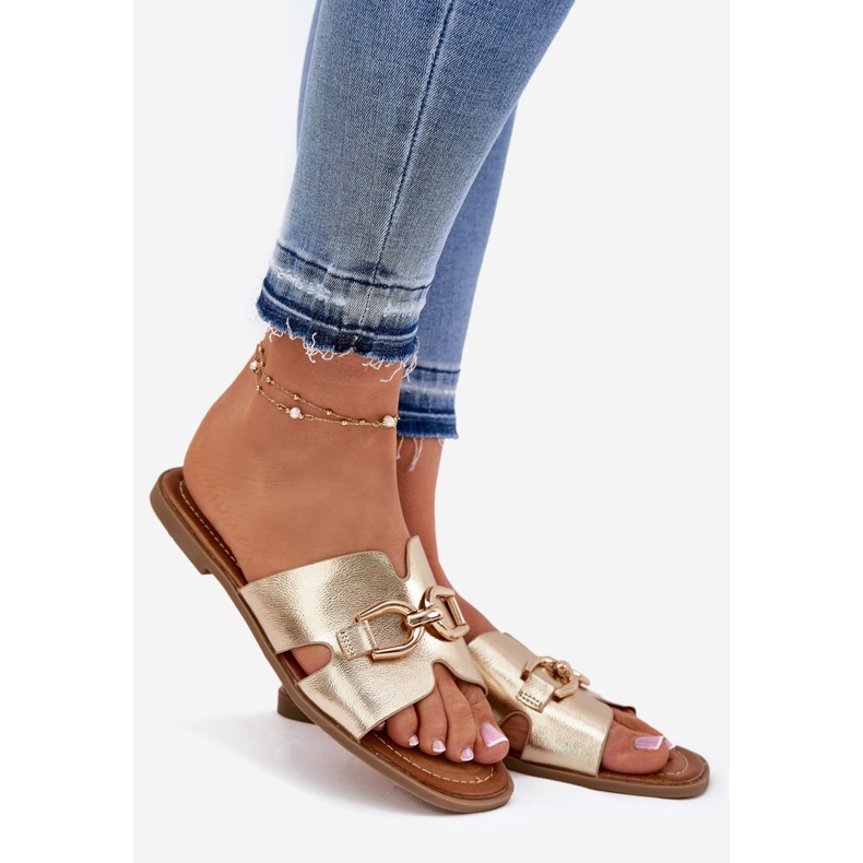 EVento Women's flat flip flops with a decorative golden detail 1