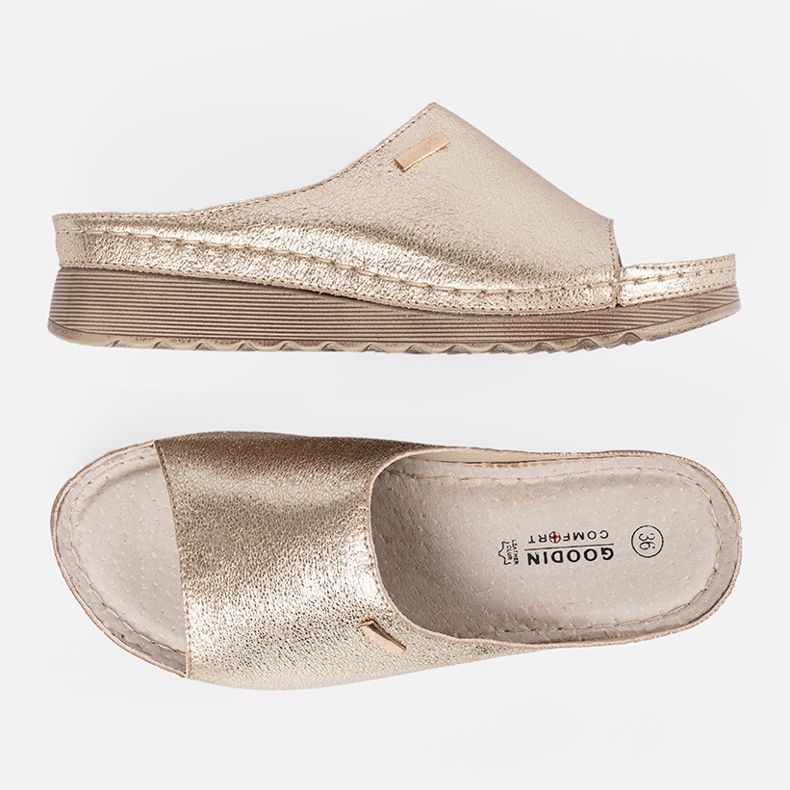 Goodin Women's gold flip flops on the platform golden 1