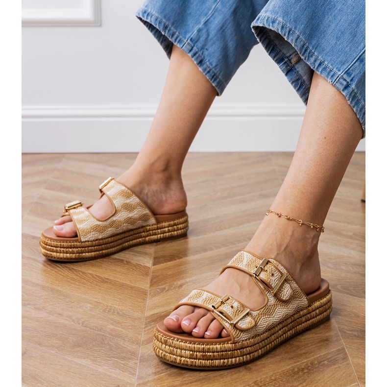 Beige flaps with clamps on stripes 1