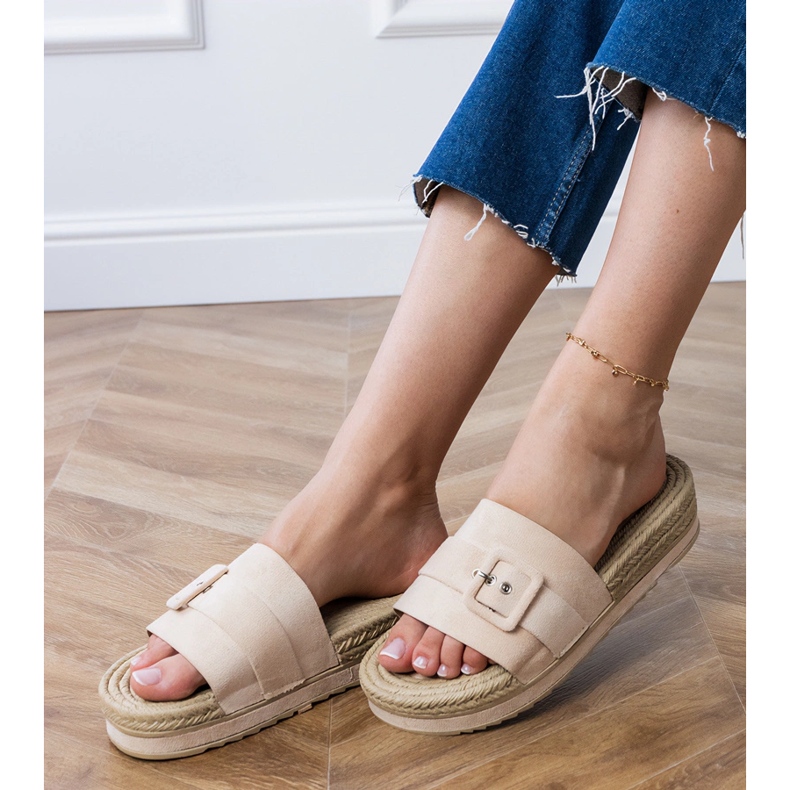 Beige flaps on the platform with a decorative buckle 2