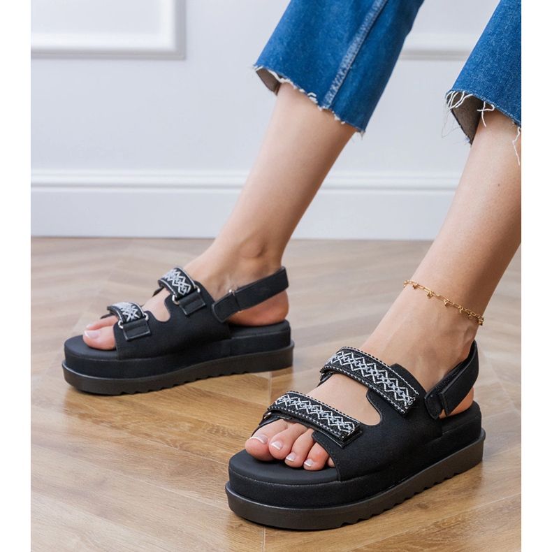 Black sandals with embroidered stripes on the platform 1