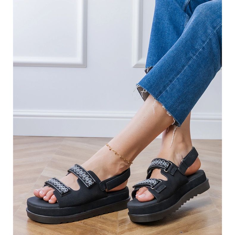 Black sandals with embroidered stripes on the platform 2