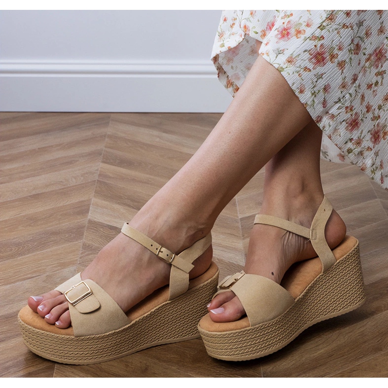 Brown women's sandals with a decorative buckle 2