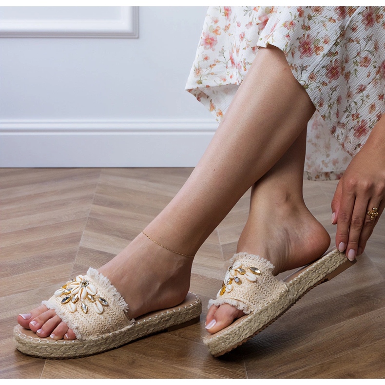 Beige espadrilles with shells 1