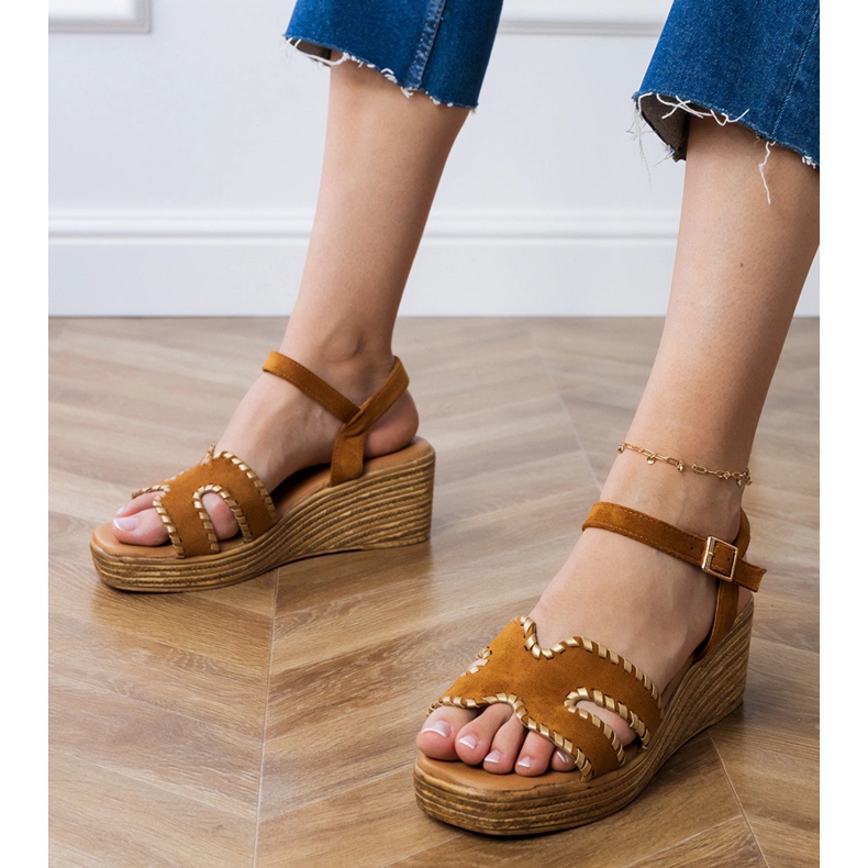 Brown sandals with embroidery on the edges 1
